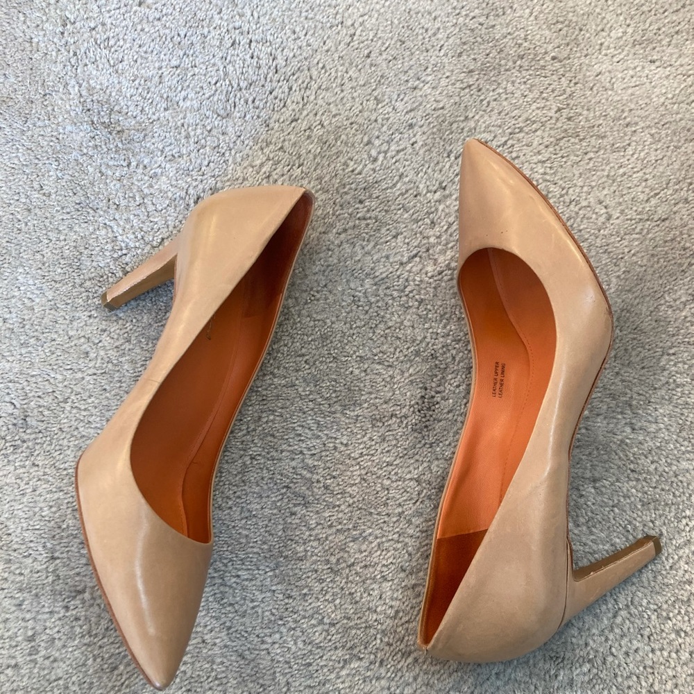 Worn once to a wedding.